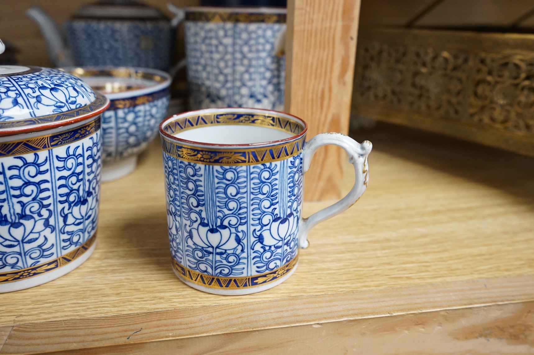 A collection of Worcester Royal Lily pattern tea and coffee wares, late 18th/early 19th century, largest 22cm wide